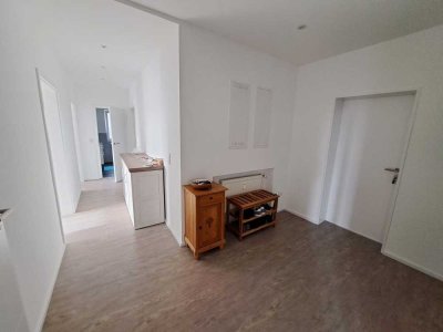 Sanierte 4-Zimmer-Wohnung mit Balkon und EBK in Obernburg