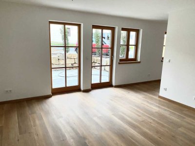 Exklusive, sonnendurchflutete 2,5 Zimmer-EG-Wohnung mit Terrasse