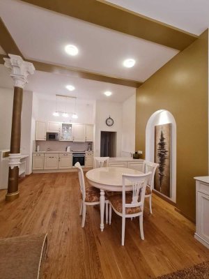 Exklusive Wohnung mit zusätzlich 30 qm Büro in zentraler Stadtlage