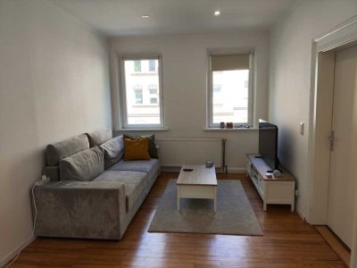 Gemütliche, helle 2- Zi-Altbau-Wohnung mit Wohnküche, neuwertiger EBK und modernem  Tageslichtbad!