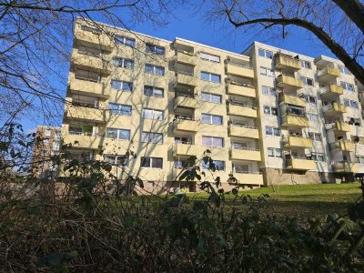 Gut geschnittene Zweiraumwohnung mit ca. 61 m² Wohnfläche und Balkon mit Blick ins Gr