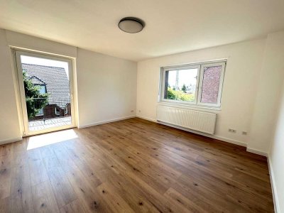 „Modernisierte 3 bis 4-Zimmer-Wohnung mit Balkon – Ihr neuer Erstbezug in Top-Lage!“