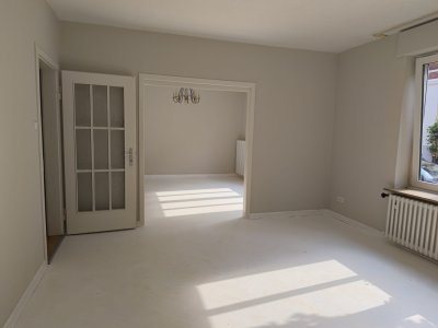 Zentrale, helle 3-Raum-Hochparterre-Wohnung mit Gartenzugang über Balkon