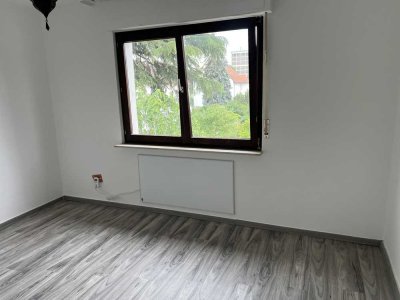 Erstbezug nach Sanierung mit Einbauküche und Balkon: attraktive 2-Zimmer-Wohnung in Mainz
