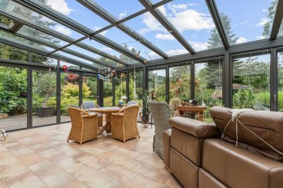 Großzügiges Einfamilienhaus mit 10.000 m² Grundstück & Wintergarten