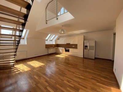 Maisonette mit 3 Zimmer + Galerie und Dachterrasse in 1070 Wien