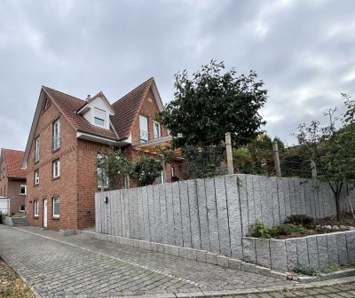 Attraktive Doppelhaushälfte mit Garten, Einbauküche und überdachter Terrasse in Barsinghausen-Bant.