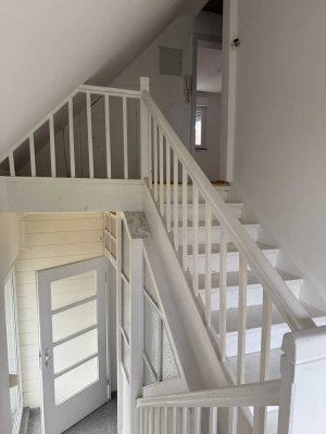 Geschmackvolle, modernisierte 1-Raum-Dachgeschosswohnung mit EBK in Dieburg