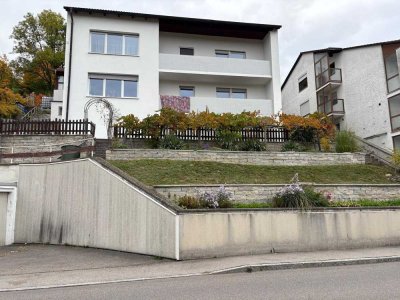 Zweifamilienhaus mit Einliegerwohnung(DG)und zwei Garagen in Eichstätt