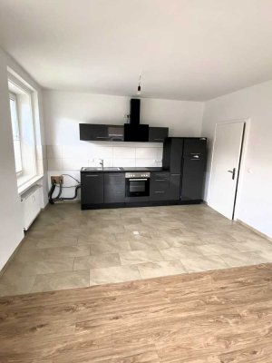 Hochwertig renovierte 3-Zimmer Wohnung mit EBK zu vermieten
