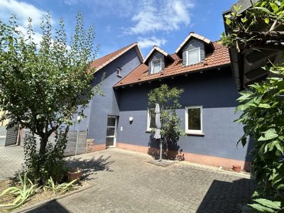 Wohnen & Vermieten: Gepflegtes 3-Familienhaus mit einer freien Wohnung!