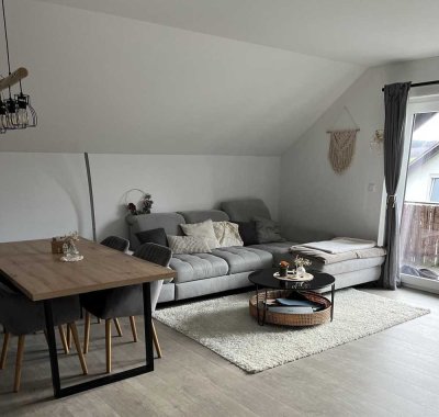 Moderne 3- Zimmer Dachgeschosswohnung mit Balkon, Speicher und  Stellplatz in sehr ruhiger Lage