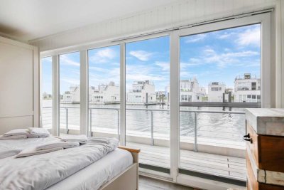 Schwimmendes Haus: Luxuriöse Eleganz direkt auf der Schlei