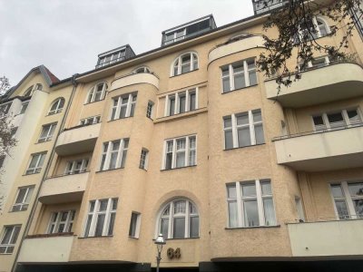 Mommsenkiez, ruhiges Gartenhaus, Sofortbezug, IV. OG, Aufzug, 2,5 Zimmer, sonnig, Balkon !