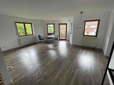 Familienglück mit 4 Zimmern! Gemütliche 4-Zimmerwohnung mit Balkon, Einbauküche und 2 Stellplätzen