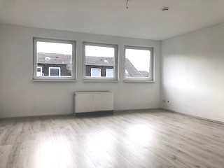 Helle und gemütliche 2-Zimmer-Wohnung im Dachgeschoss