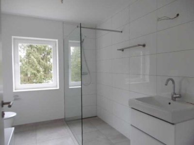Moderne 3 Raum-Wohnung mit Balkon u. Aufzug - seniorengeeignet -