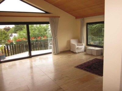 Helle 4-Zimmer-Wohnung mit Balkon mit Südausrichtung   (2-Familienhaus)  in Walluf