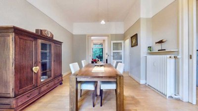 Stilvolle Hochparterre-Altbauwohnung  mit eigenem Garten