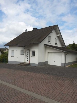 EFH in Gondershausen mit Garage, Keller, Wintergarten im Neubaugebiet von privat ohne Makler