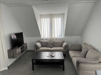 Möblierte 3,5-Zimmer Maisonette-Wohnung mit Terrasse und Balkon im Maxhof (München-Fürstenried)