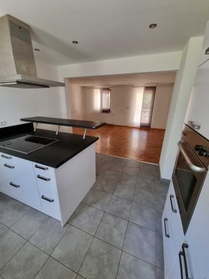 Modernisiertes Reihenhaus mit Garten, Balkon und Einbauküche in Offenburg