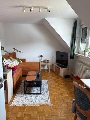 Gemütliche  & gut geschnittene 3-Raum-DG Wohnung in Siegburg Zange, fussläufig zum ICE Bahnhof