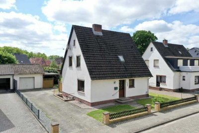Einfamilienhaus mit Garage, Vollkeller und großem Garten in ruhiger Lage!