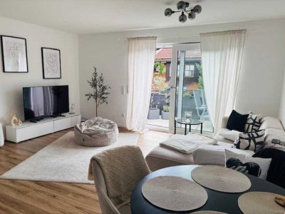 Sehr helle und sehr ruhige, 3-Zi Wohnung! Großer Balkon, EBK in Holzkirchen!
