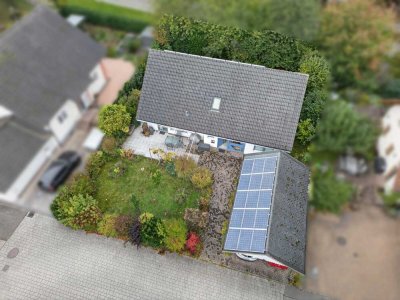 Großzügiges, modernes Familienhaus mit Garten und Carport