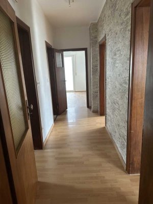 Renovierte 3-Zimmer-Wohnung mit Balkon in Sontra