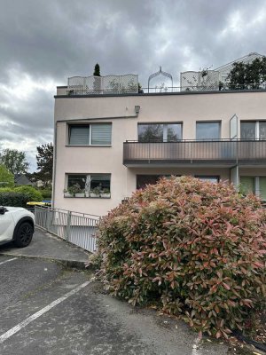 Saniertes Appartement mit Balkon und Garage