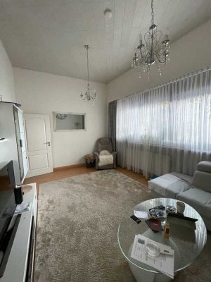 Attraktive 4-Zimmer-Erdgeschosswohnung in zentraler Lage – ideal für vielfältige Nutzungsmöglichkeit