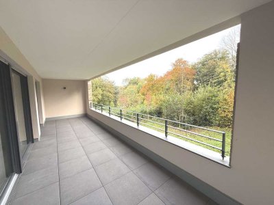 Ruhige und grüne Bestlage: Hervorragende 4-Zimmer-Wohnung mit neuer Einbauküche und großer Loggia