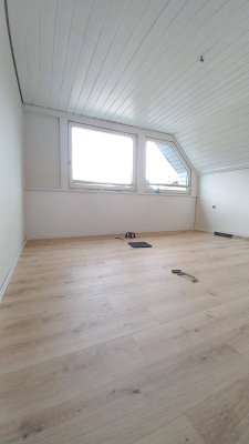 Helle 2.5-Zimmer Dachwohnung mit Balkon in Schwaz