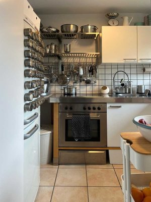 Von privat:  Charmante 2 Zimmer-Wohnung mit Aussicht über die Dächer von Gablenberg