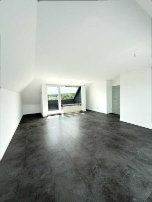 Helle Dachgeschosswohnung mit Blick ins Grüne
