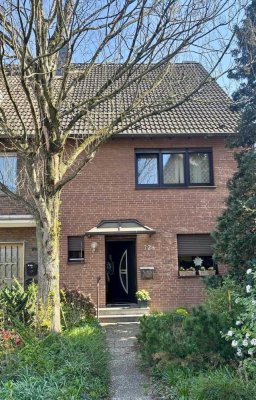 In den Haesen: verklinkerte Doppelhaushälfte mit Keller und enormem Ausbaupotential!
