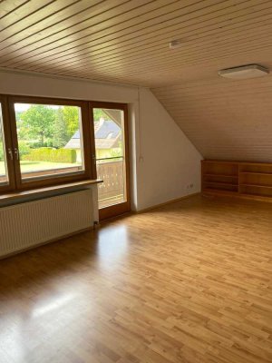Sonnige 3,5-Zimmer DG-Wohnung im ruhigen 2 Familien Haus in Jestetten zu vermieten