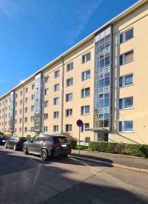 Erweitern Sie Ihren Wohnungsbestand! Vermietete 2-Zimmer mit SW-Balkon ins Grüne und EBK!