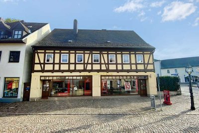 Auktion - Wohn- und Geschäftshaus mit freier Wohnung und vermieteten Gewerbe