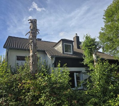 Charmantes Zweiparteienhaus mit Entwicklungspotenzial zum " Fairkauf " - Termine vorgeplant
