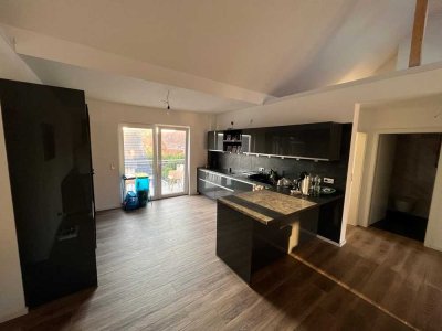 Erstbezug mit Balkon und EBK: Exklusive 4,5-Zimmer-Maisonette-Wohnung mit lux. Innenausstattung