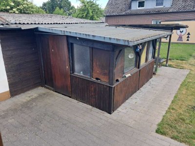 freistehendes Haus mit großem Garten