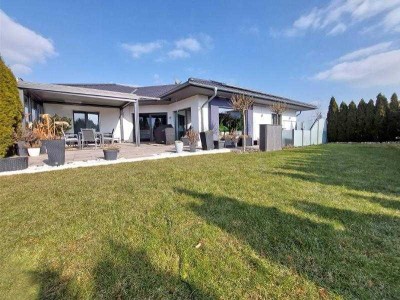 Exklusives Wohnkonzept auf einer Ebene: Bungalow mit separater Einheit!