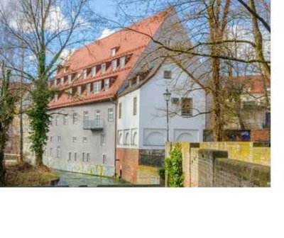 Exklusive 4-Zimmer-Wohnung in zentraler Lage mit Balkon
