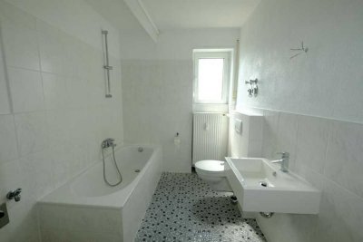 Sehr schöne 4-Zimmer+Wohnküche+Bad 100qm plus 19qm überdachtem Balkon auf der Heide zentrumsnah