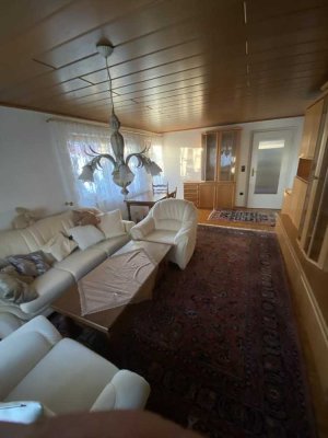 Schöne 2-Zimmer-EG-Wohnung mit Terrasse und Einbauküche in Warthausen