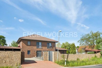 TRAUMHAFTES MODERNES EINFAMILIENHAUS MIT SEPARATEM ANLIEGER-BUNGALOW