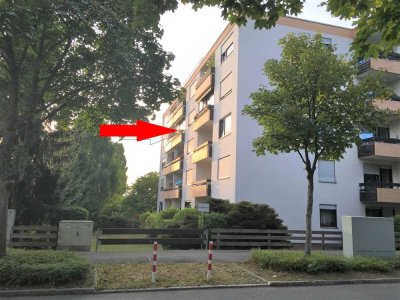 Einmalige Gelegenheit
mit Aufzug!
schöne 2-Zi.-Wohnung,
verglaster Balkon, Tiefgarage
großer Kel